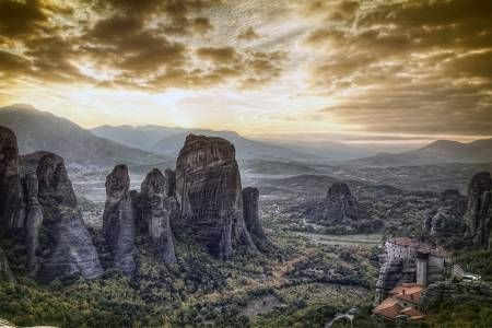 Mετακίνηση προς τα Μετέωρα της Καλαμπάκας με Ταξί / μίνι Βαν